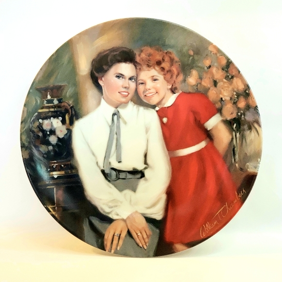 Vintage Collectors Plates - Picture 6 of 13